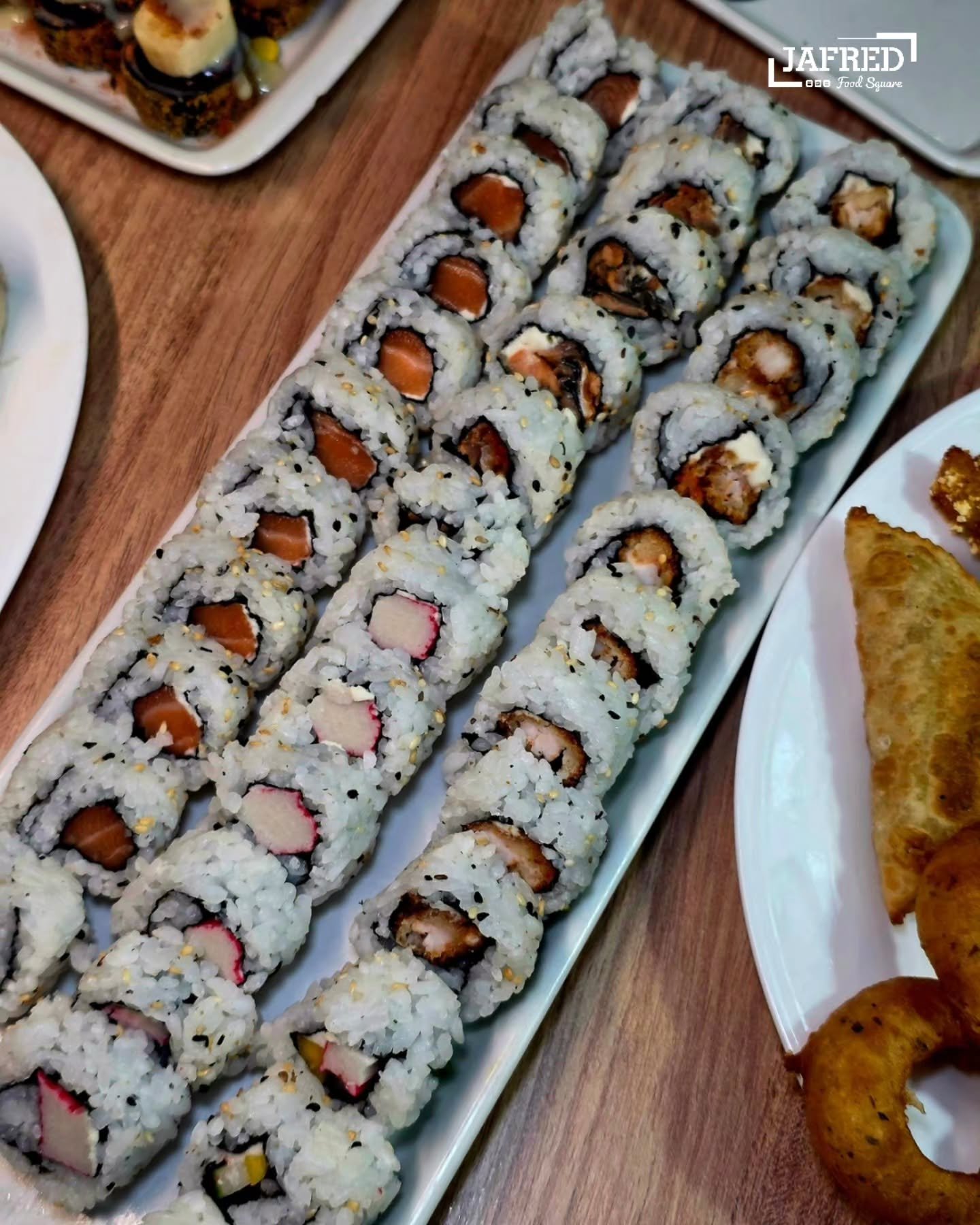 Sushi com salmão do rodízio Jafred